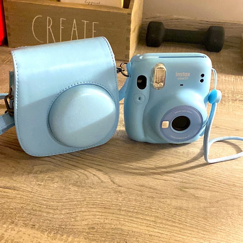 Instant camera - Picture 3 of 3